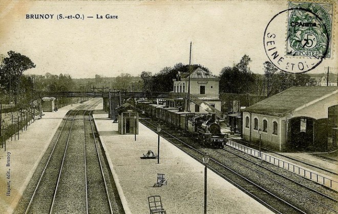 Gare-Brunoy-2-b.jpg