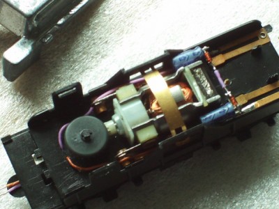 T-Cablage-et-Roulnet-dans-tender.JPG