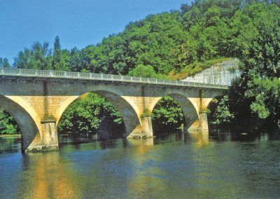 5 - Un fleuve, un pont ; une disposition heureuse que l’on trouve de plus en plus sur le réseau de modéliste ferroviaire.