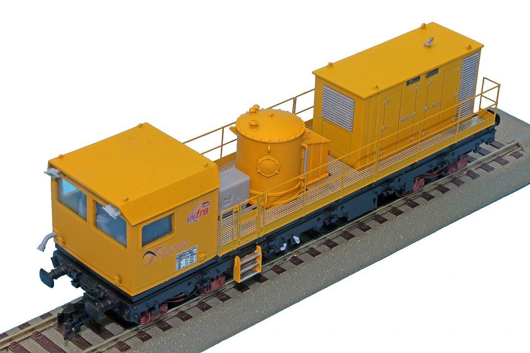 Le nouveau wagon laveur de rails de SMD (2002) en impression 3D avec montage par collage (succinct) et vissage des sous-ensembles.